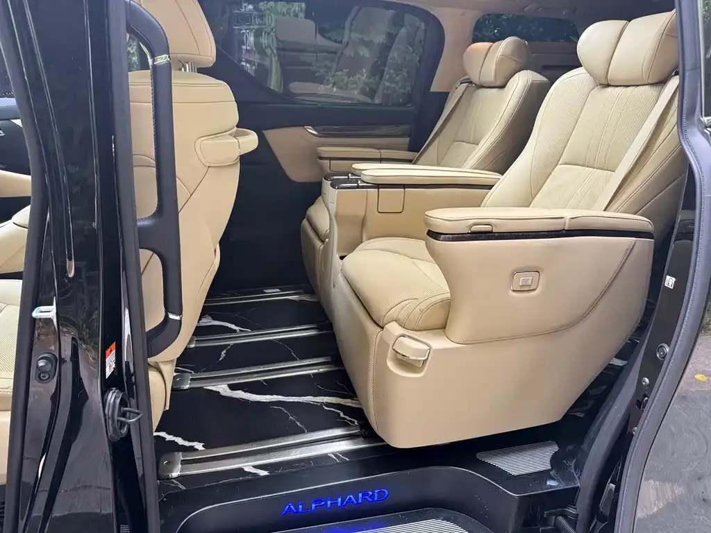 Toyota Alphard 2022 из CN, фото 4