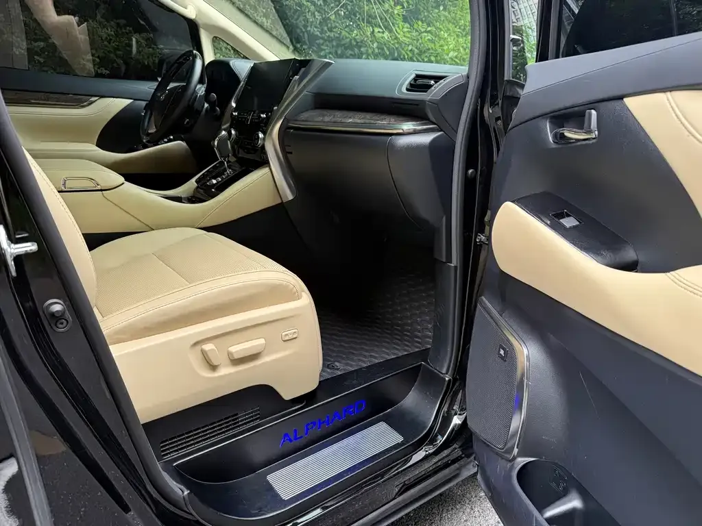 Toyota Alphard 2022 из CN, фото 8