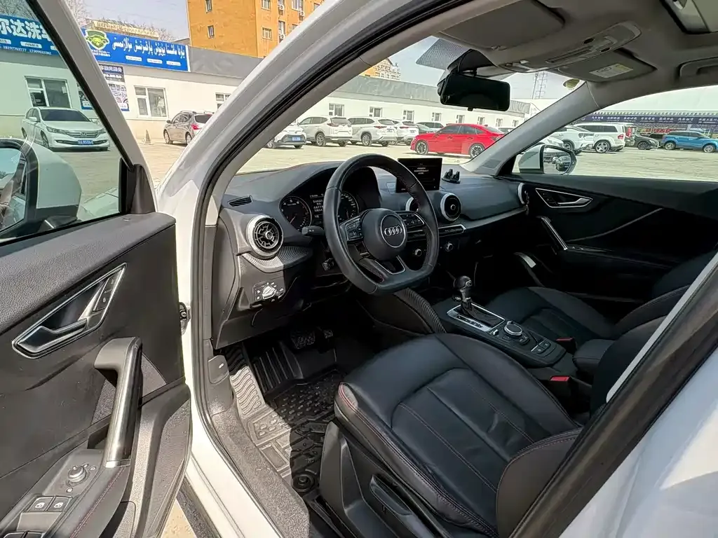 Audi Q2L 2023 из CN, фото 5