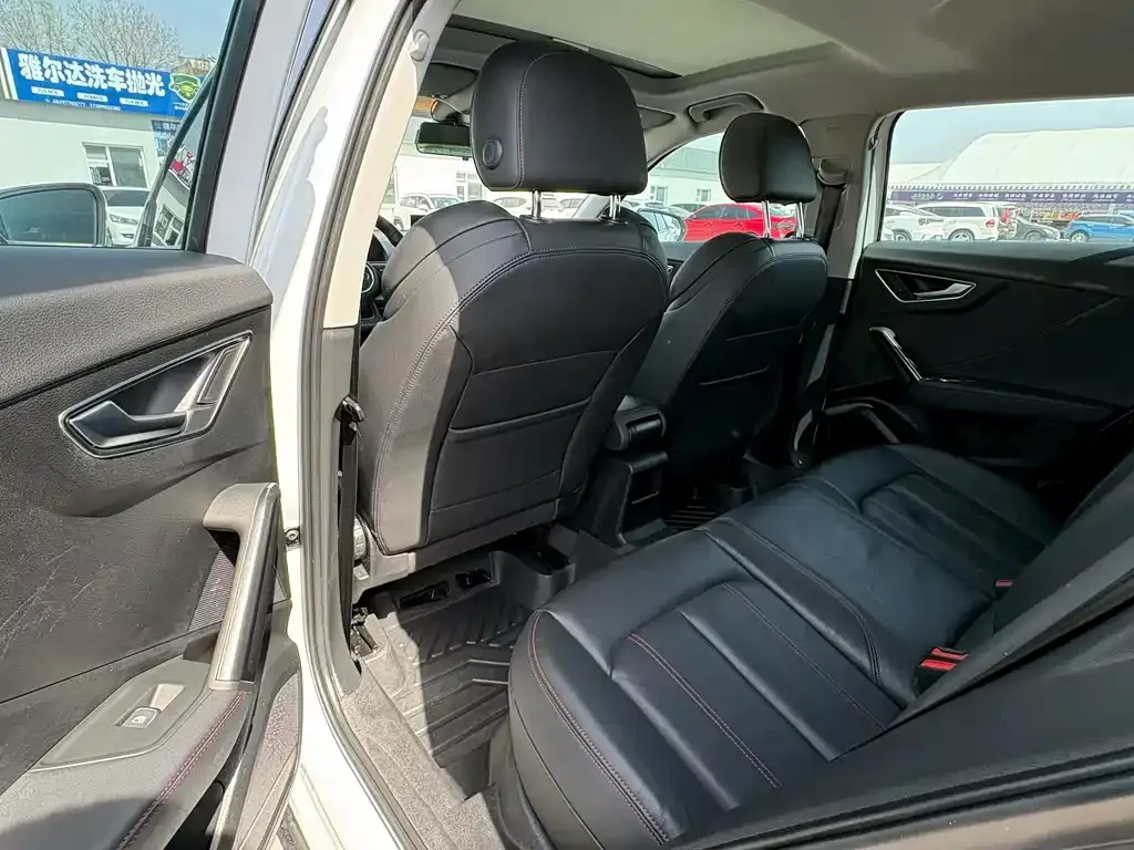 Audi Q2L 2023 из CN, фото 4