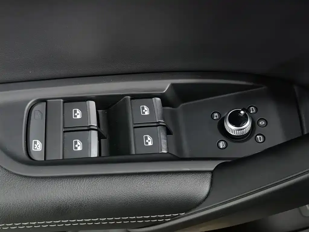 Audi Q5L 2021 из CN, фото 2