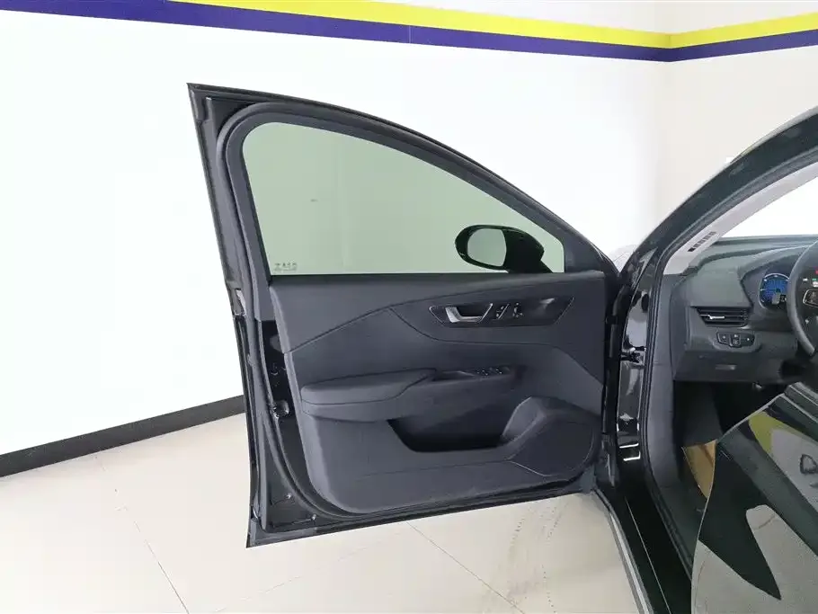 Hongqi E-QM5 2023 из CN, фото 10