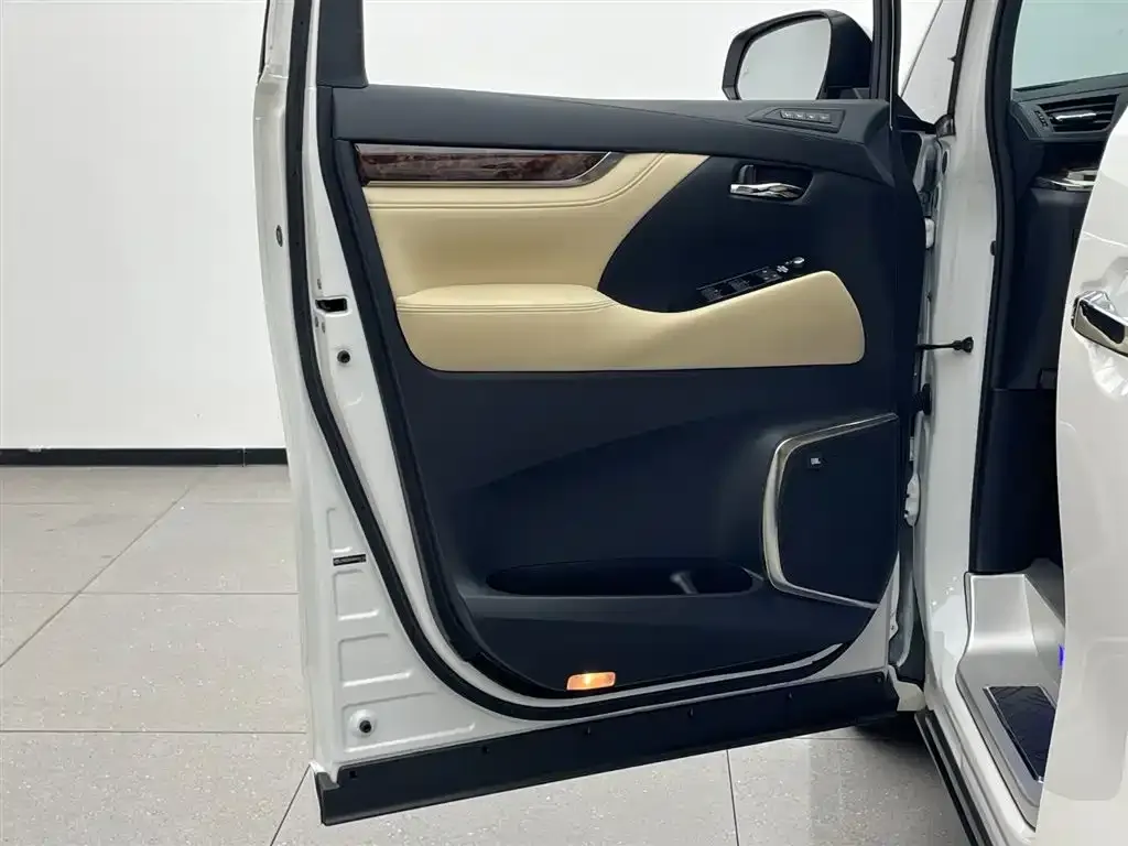 Toyota Alphard 2022 из CN, фото 4