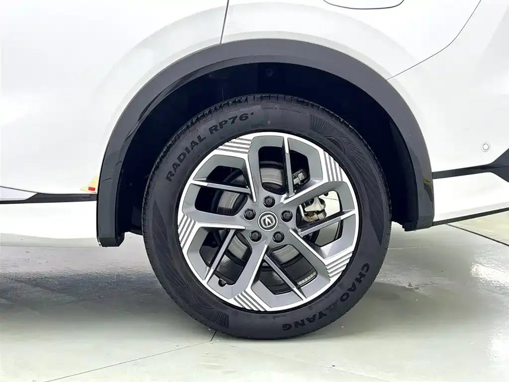 Changan CS75PLUS — фото 3
