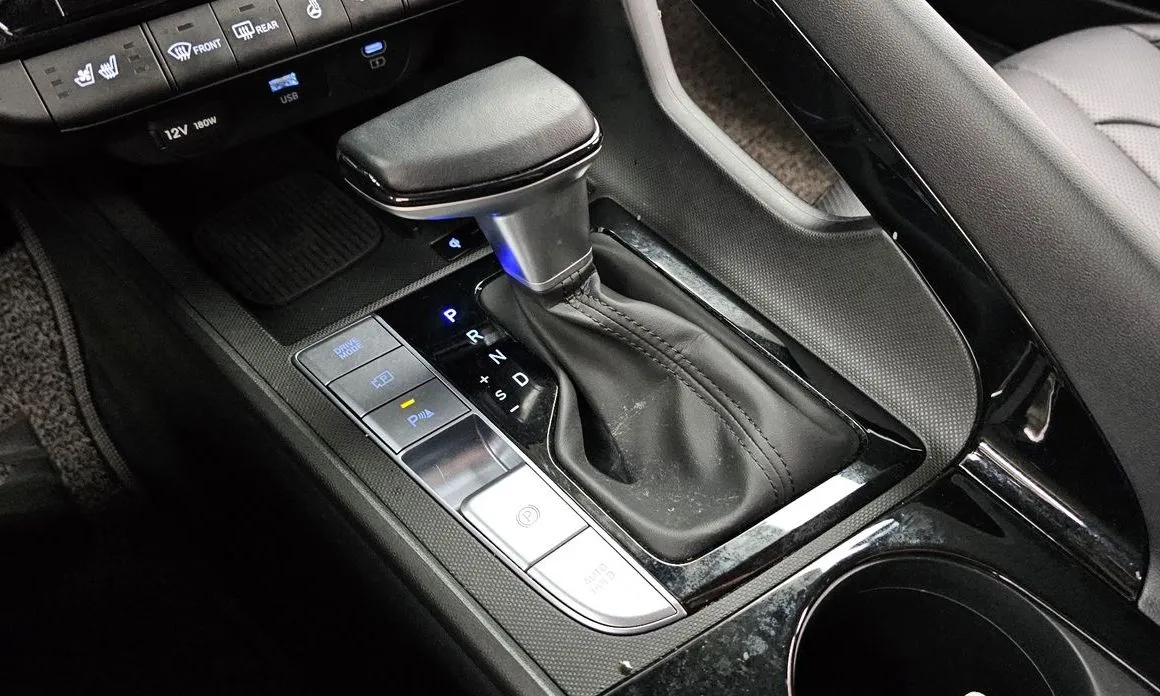 Hyundai AVANTE — фото 3