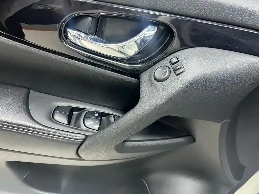 Nissan X-Trail — фото 10