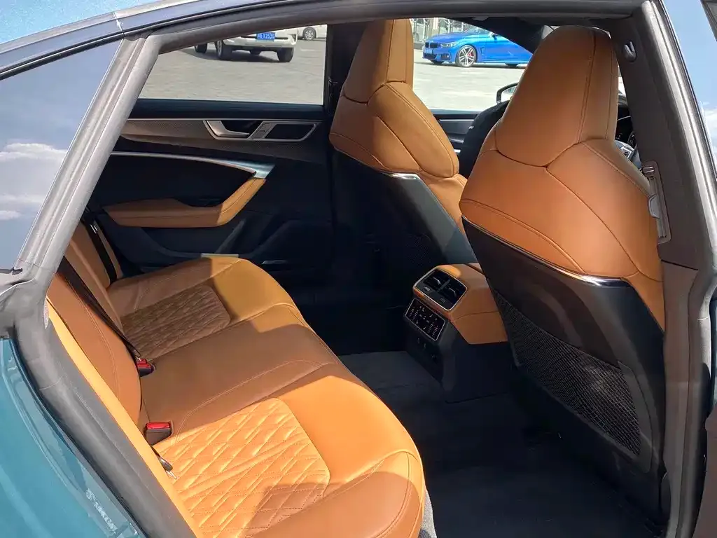 Audi A7L 2022 из CN, фото 7