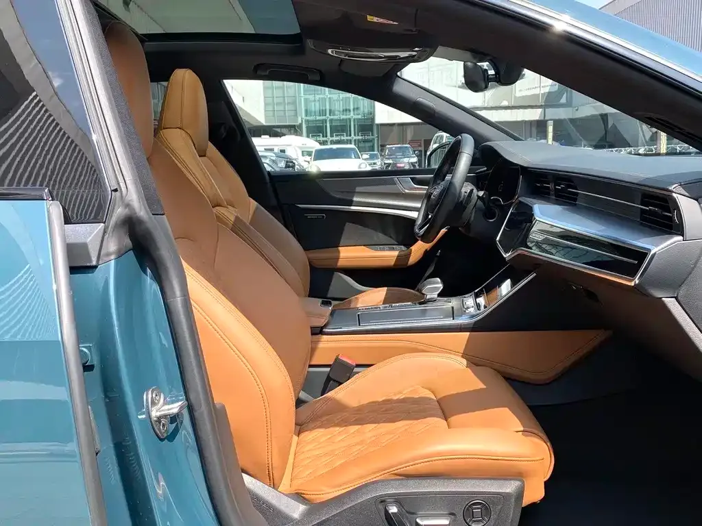 Audi A7L 2022 из CN, фото 4