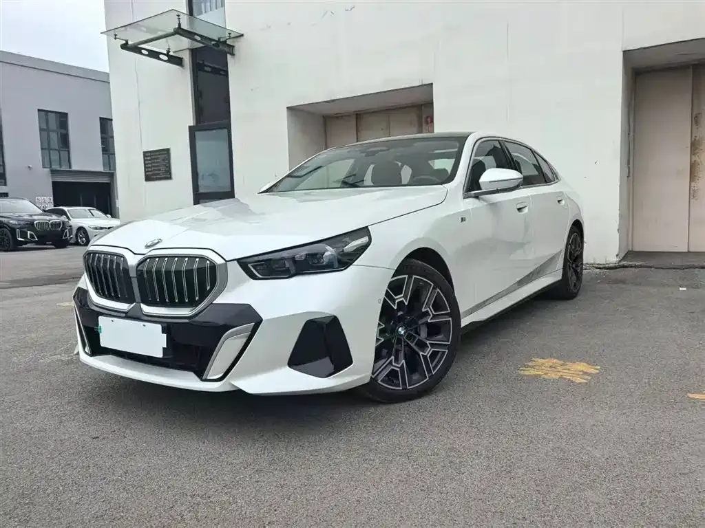 BMW 5 Series 2025 из CN, фото 1