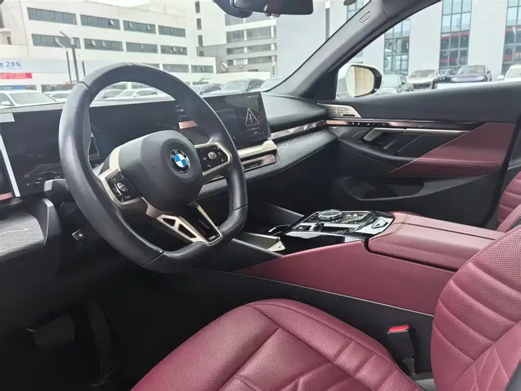 BMW 5 Series 2025 из CN, фото 9