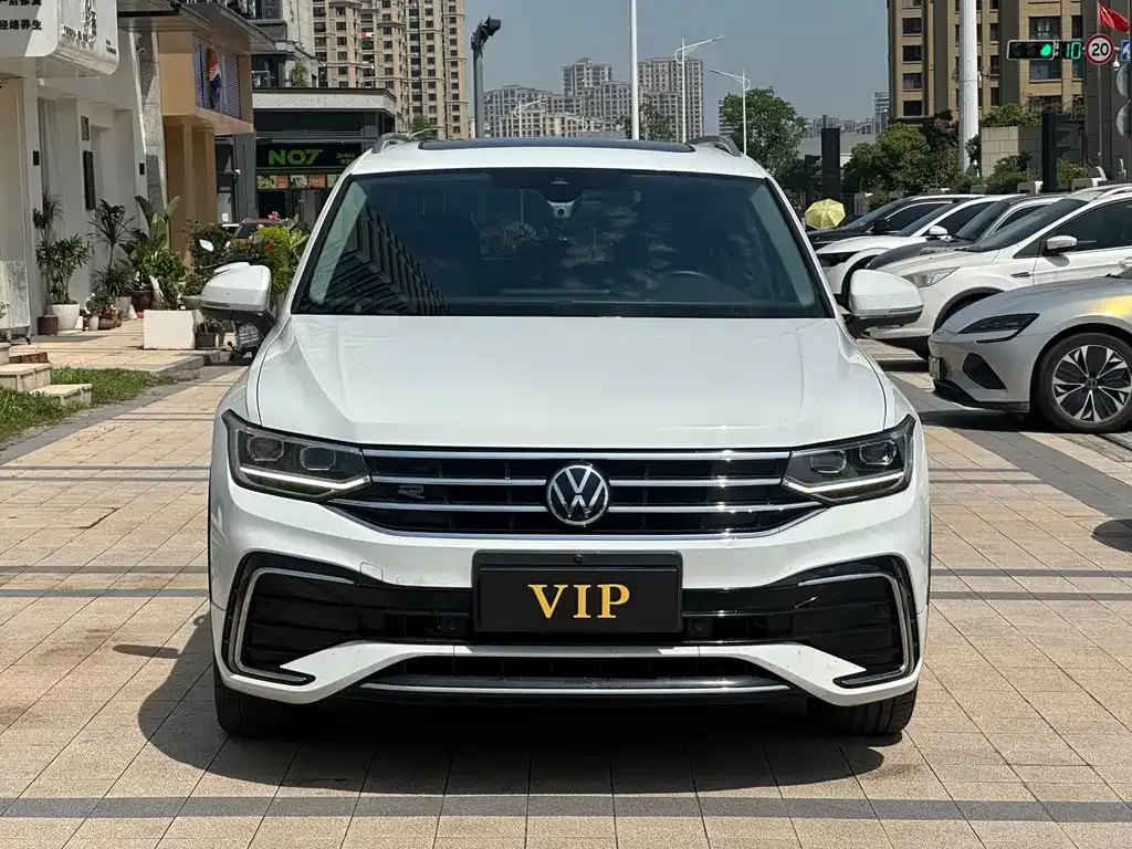 Volkswagen Tiguan L — фото 3