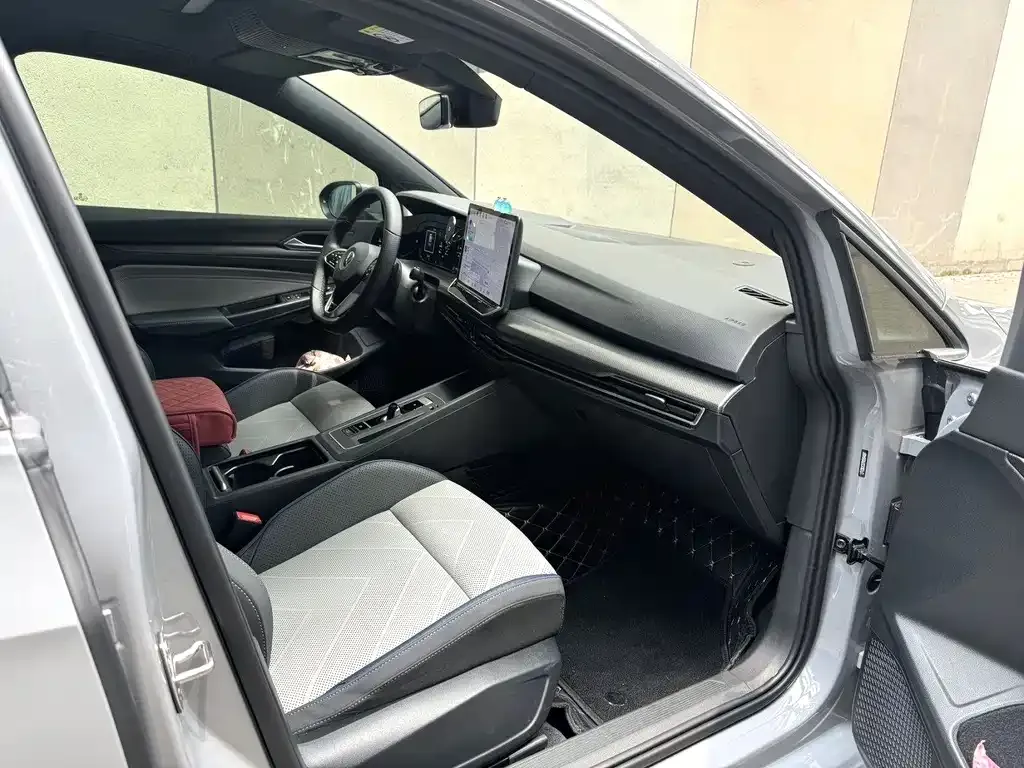 Volkswagen Golf 2025 из CN, фото 2