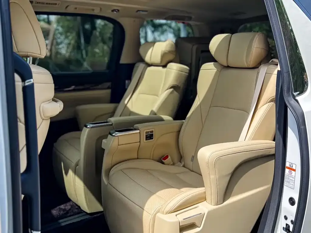 Toyota Alphard 2022 из CN, фото 2