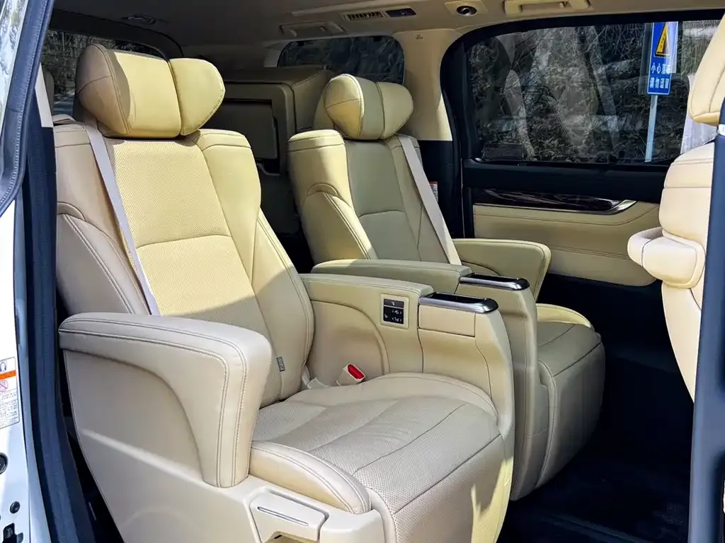 Toyota Alphard 2022 из CN, фото 4