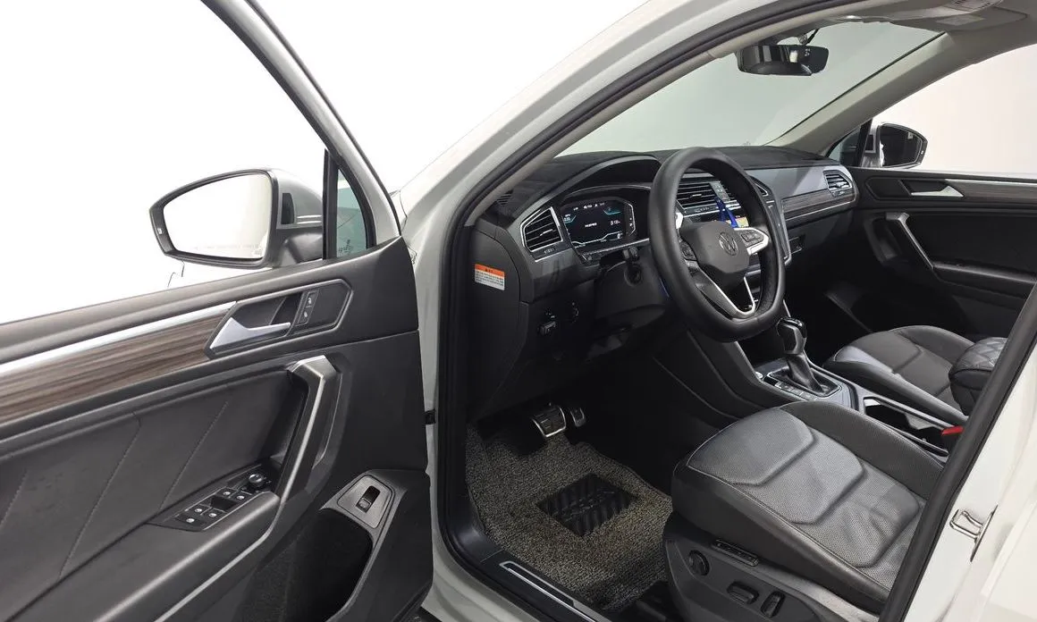 Volkswagen Tiguan — фото 9