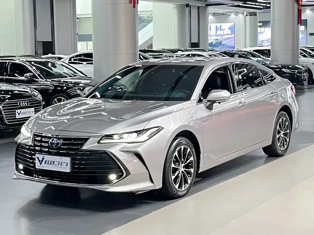Toyota Avalon — фото 1