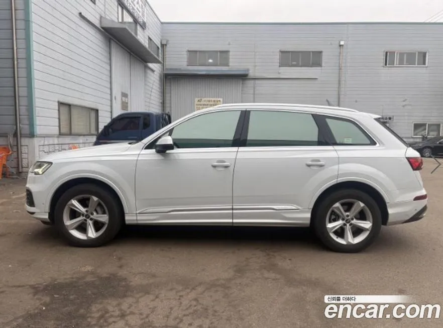 Audi Q7 2021 из KR, фото 8
