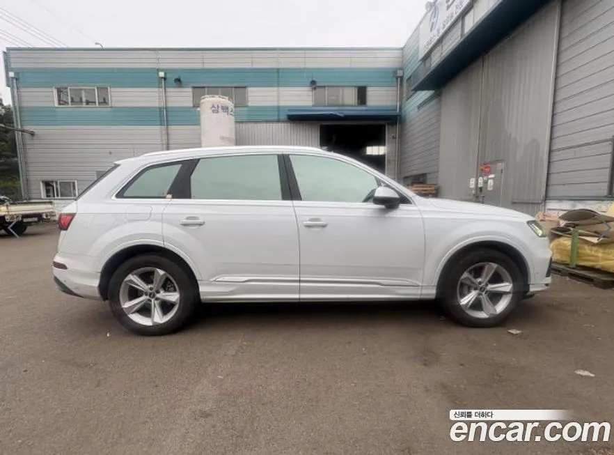 Audi Q7 2021 из KR, фото 10