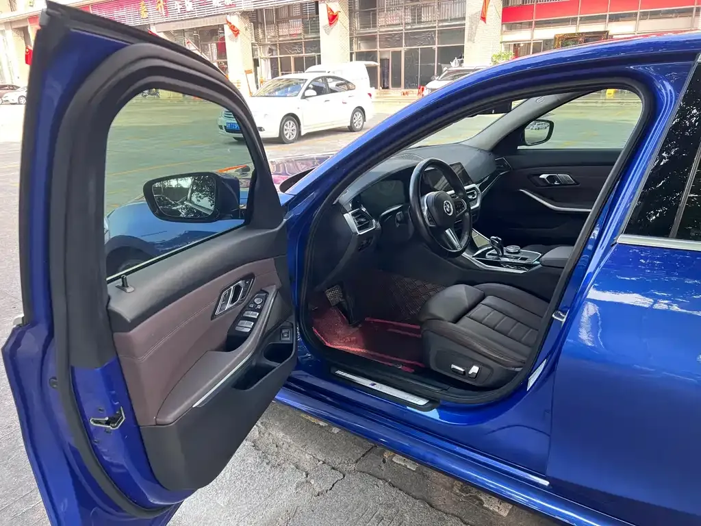 BMW 3 Series 2021 из CN, фото 9