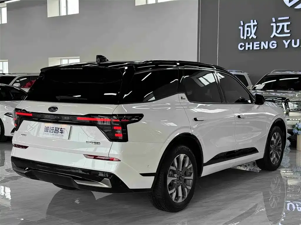 Ford Edge — фото 6