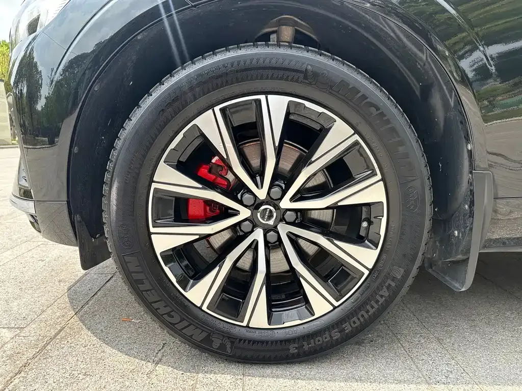 Volvo XC60 — фото 10