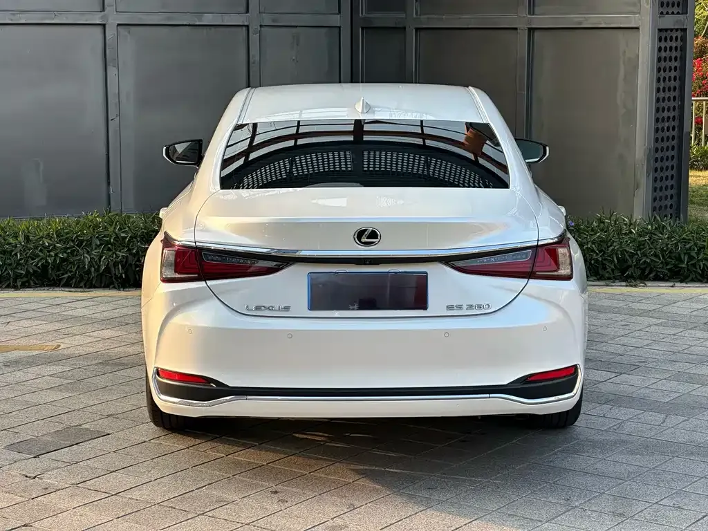 Lexus ES — фото 4