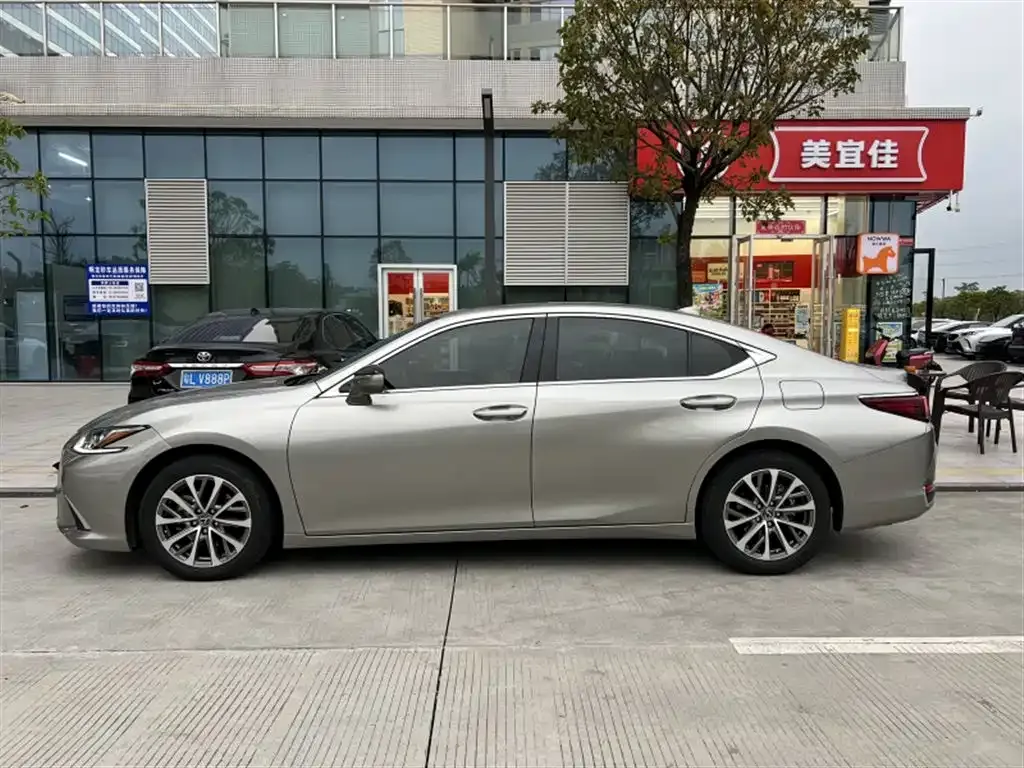 Lexus ES — фото 3
