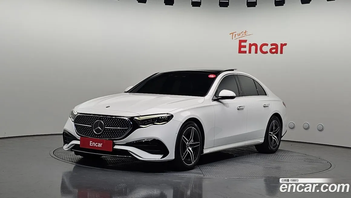 Mercedes-Benz E-Class E300 4MATIC AMG Line 1