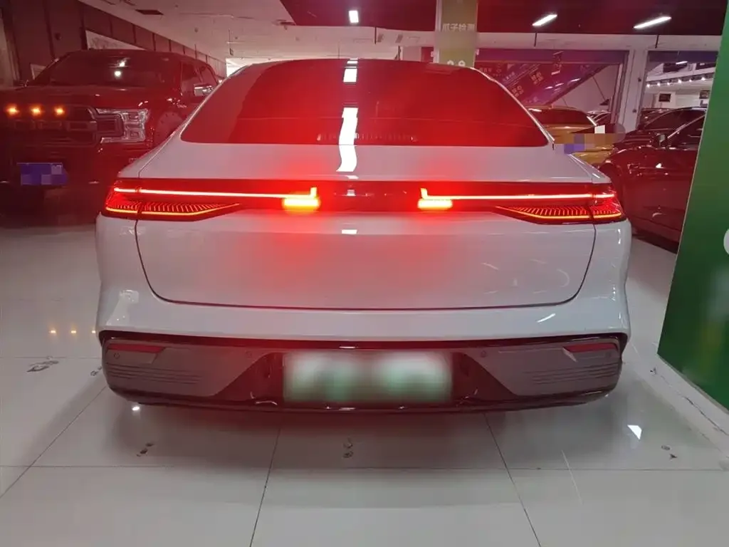 Geely Galaxy Xingyao 8 2025 из CN, фото 3