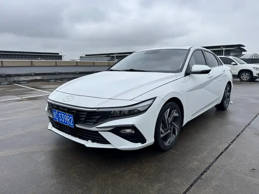 Hyundai Elantra 2023 из CN, фото 1