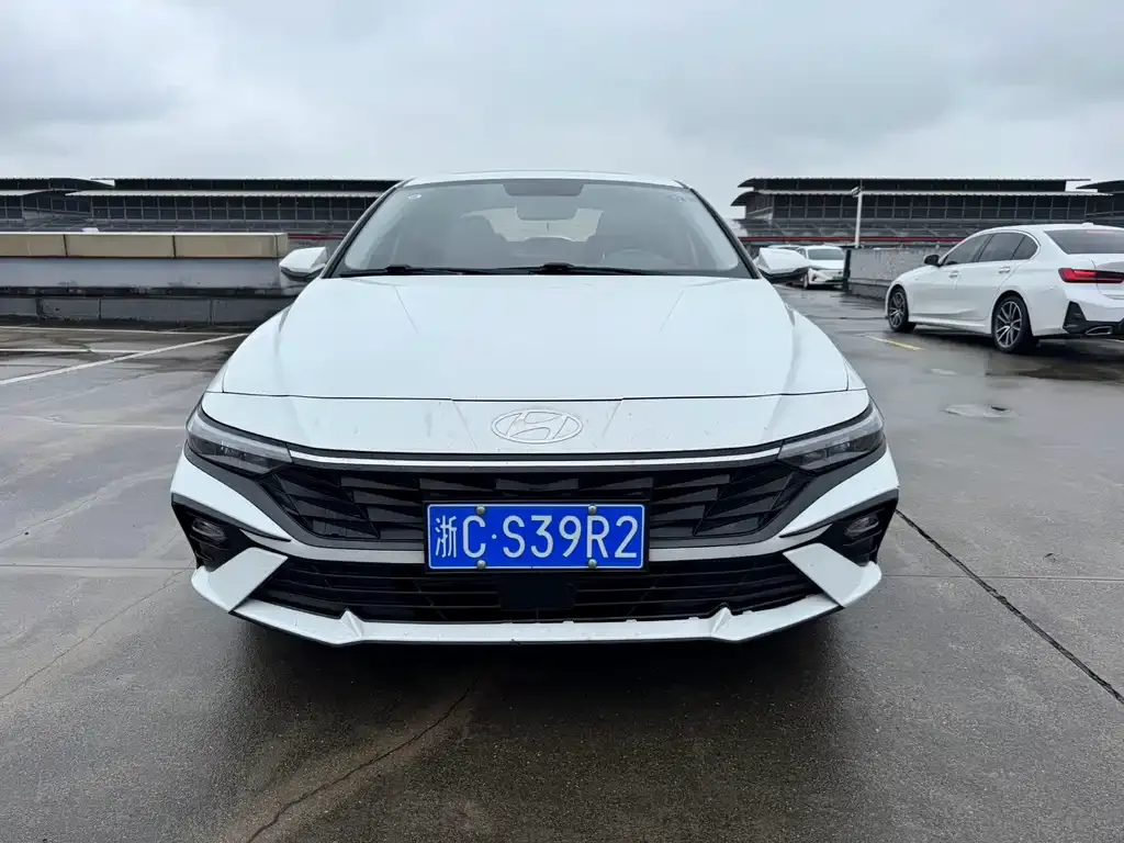 Hyundai Elantra 2023 из CN, фото 3