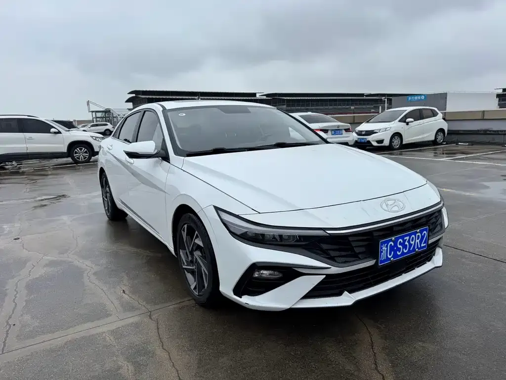 Hyundai Elantra 2023 из CN, фото 2