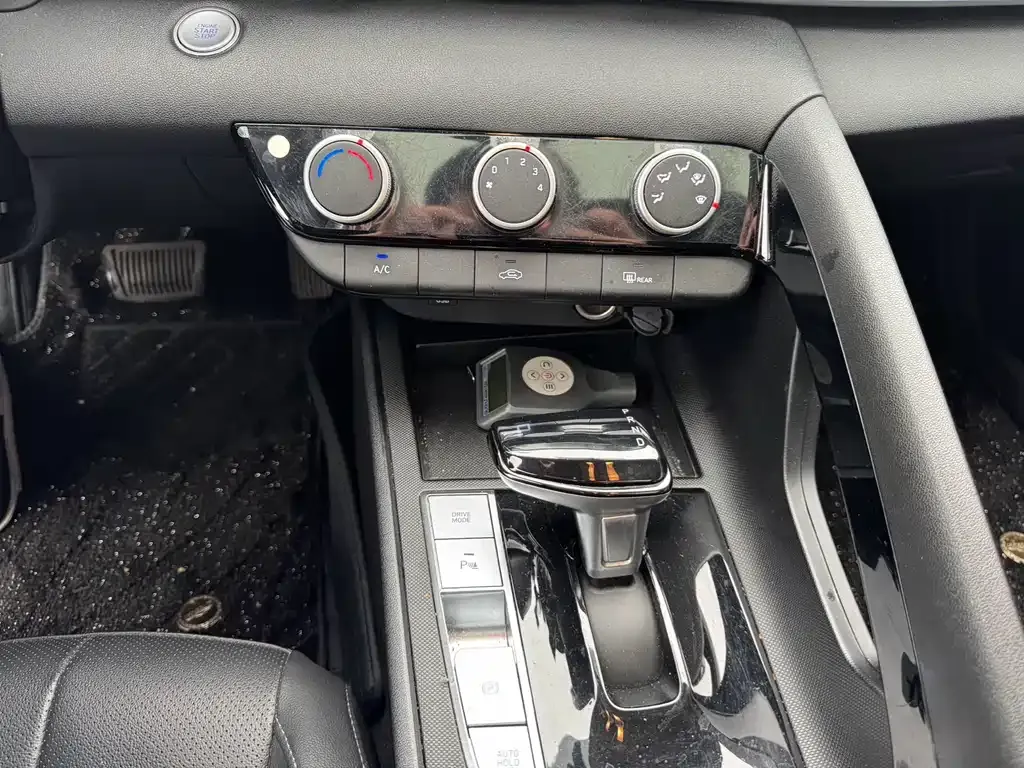 Hyundai Elantra 2023 из CN, фото 9