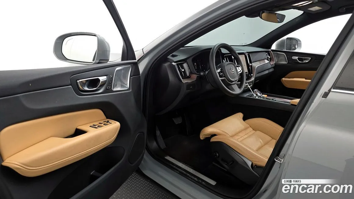 Volvo XC60 — фото 7