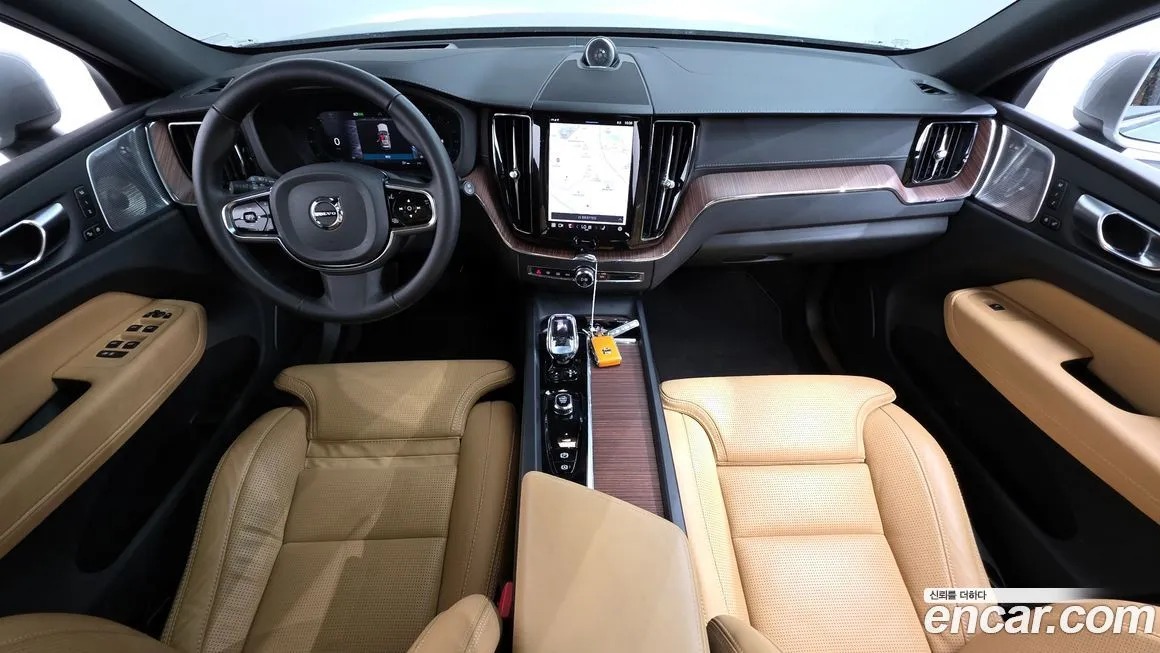 Volvo XC60 — фото 10
