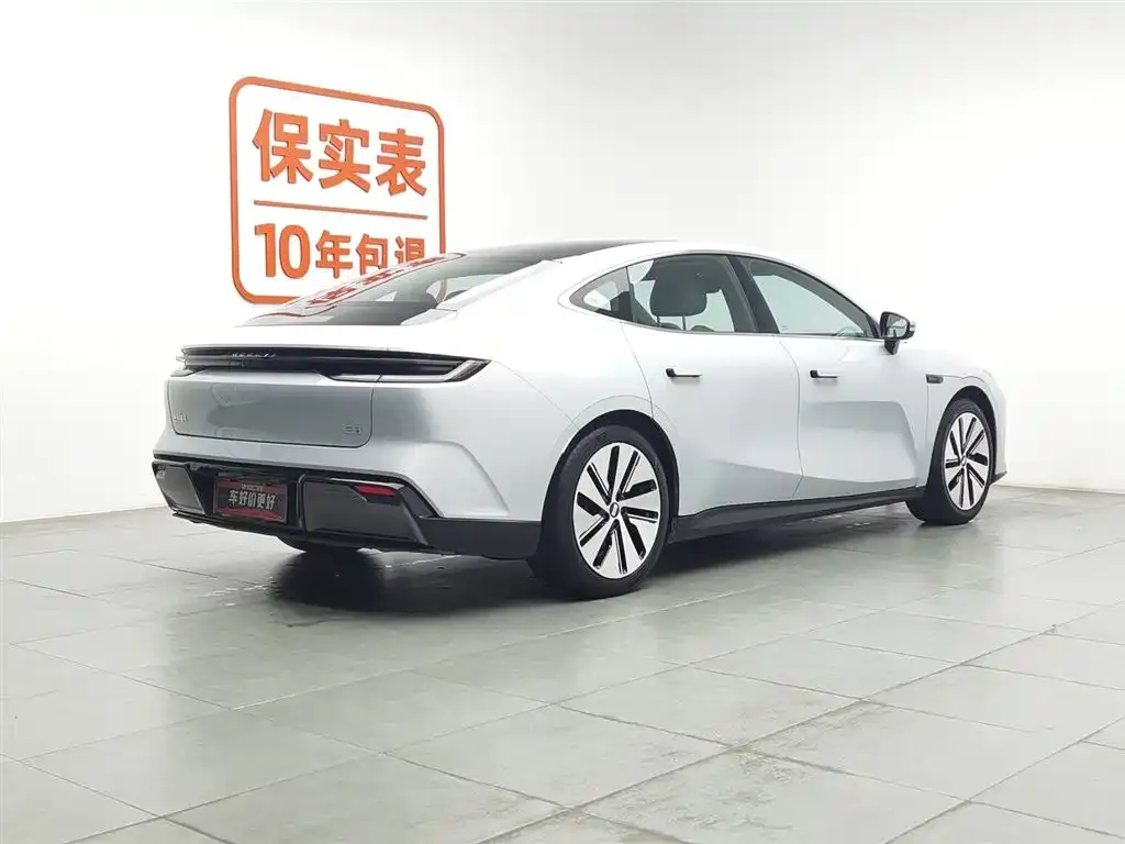 Geely Galaxy E8 — фото 10
