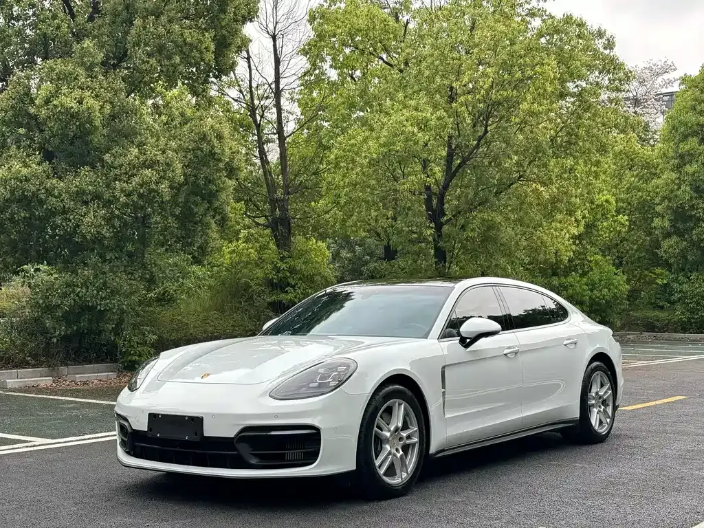 Porsche Panamera — фото 1
