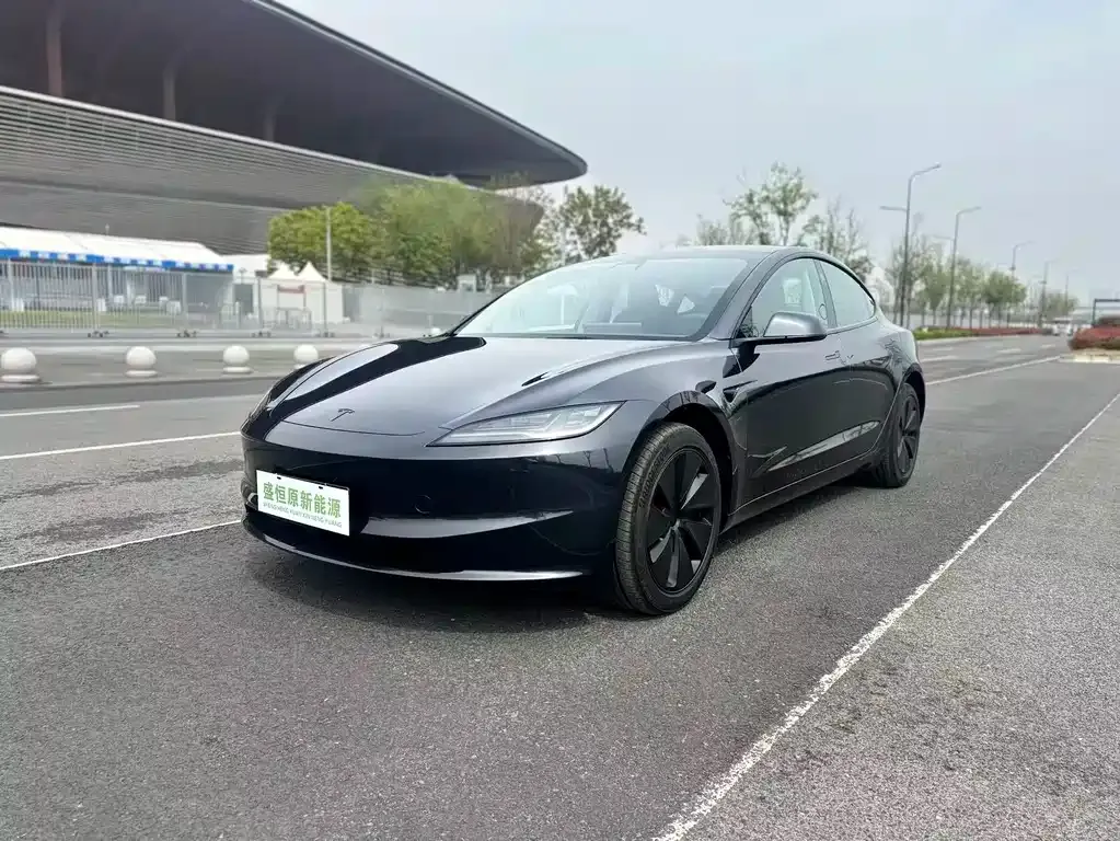 Tesla Model 3 — фото 1