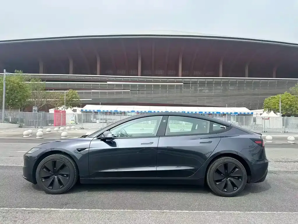 Tesla Model 3 — фото 10