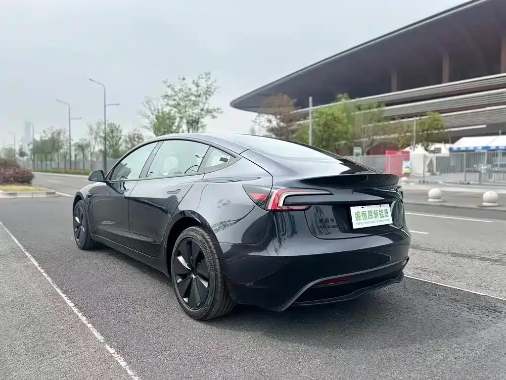 Tesla Model 3 — фото 7