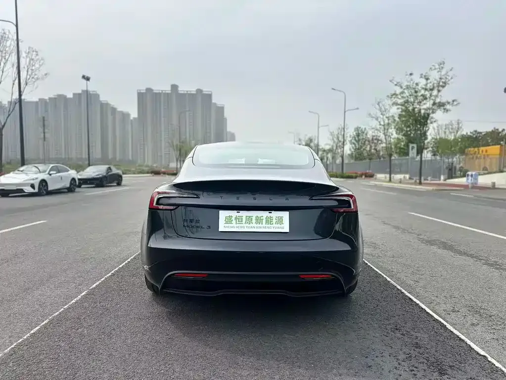 Tesla Model 3 — фото 9