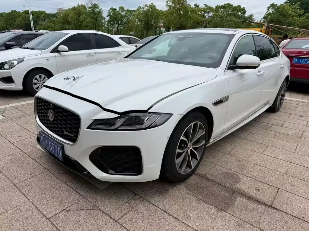 Jaguar XFL — фото 1
