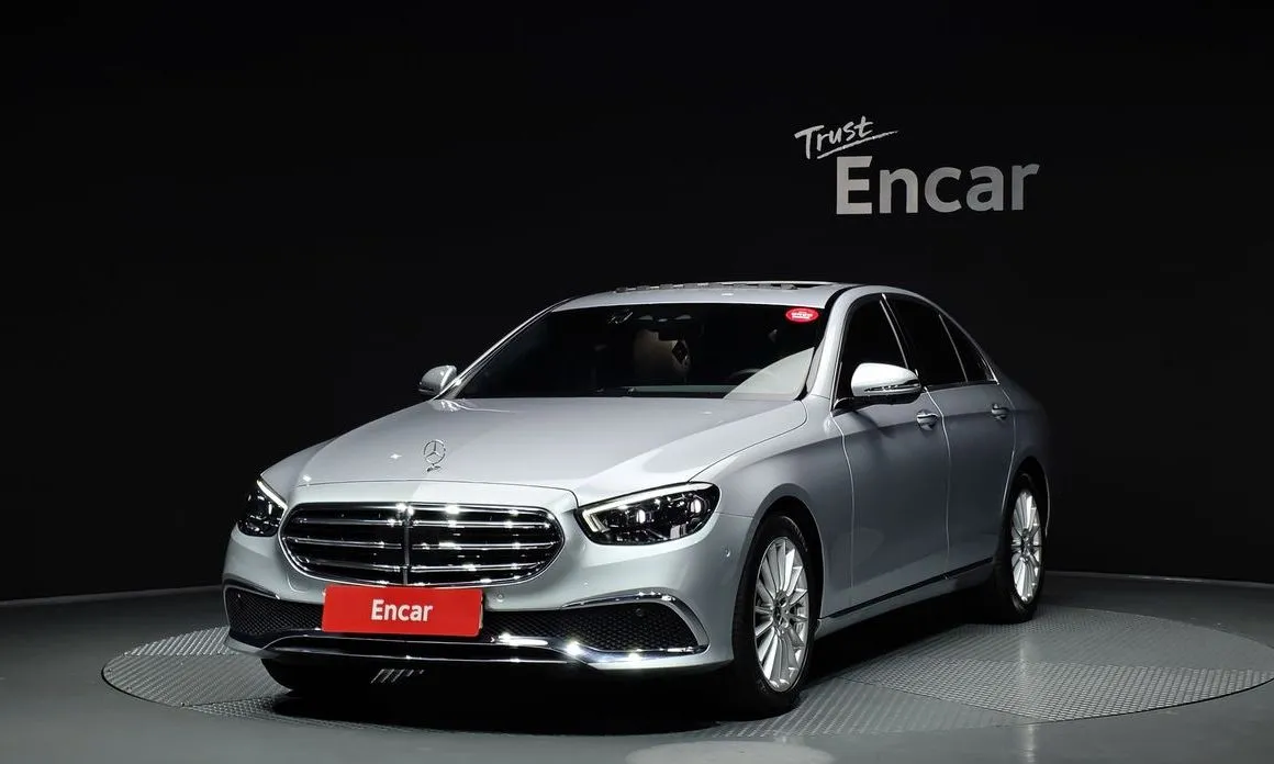 Mercedes-Benz E-Class — фото 1