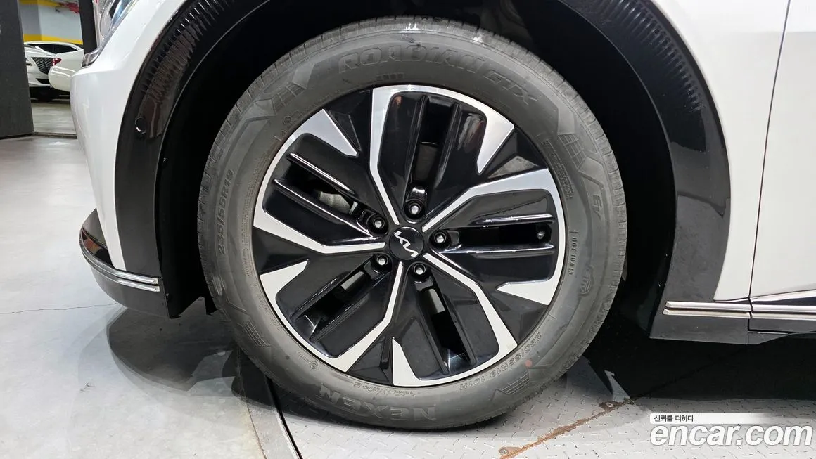 Kia EV6 — фото 9