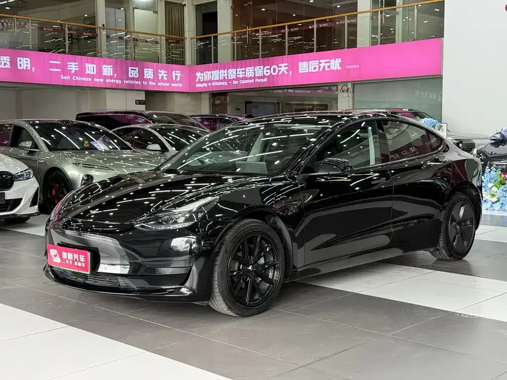Tesla Model 3 — фото 1