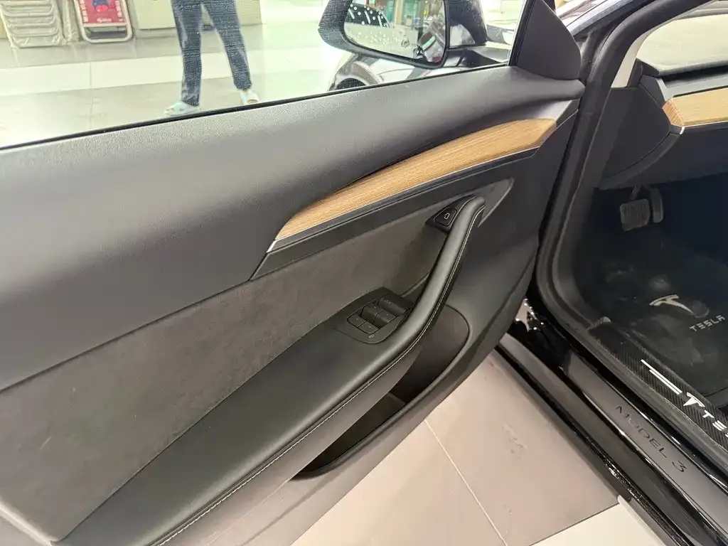 Tesla Model 3 — фото 2