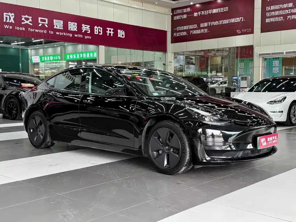 Tesla Model 3 — фото 10