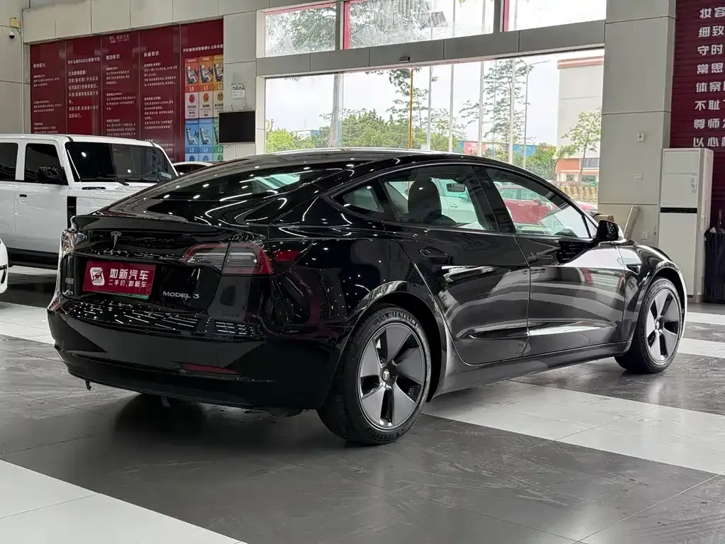 Tesla Model 3 — фото 3