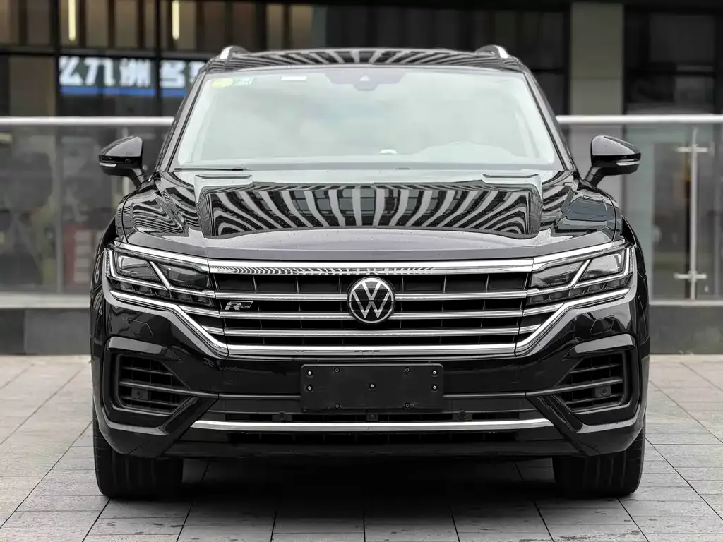 Volkswagen Touareg — фото 10