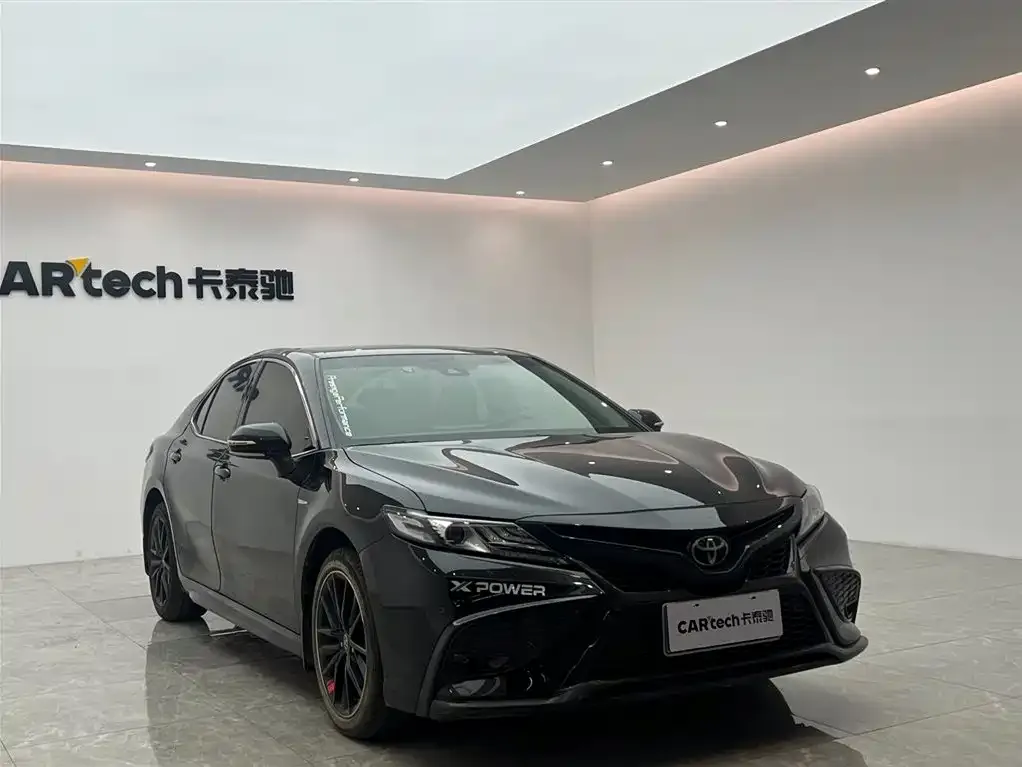Toyota Camry — фото 2